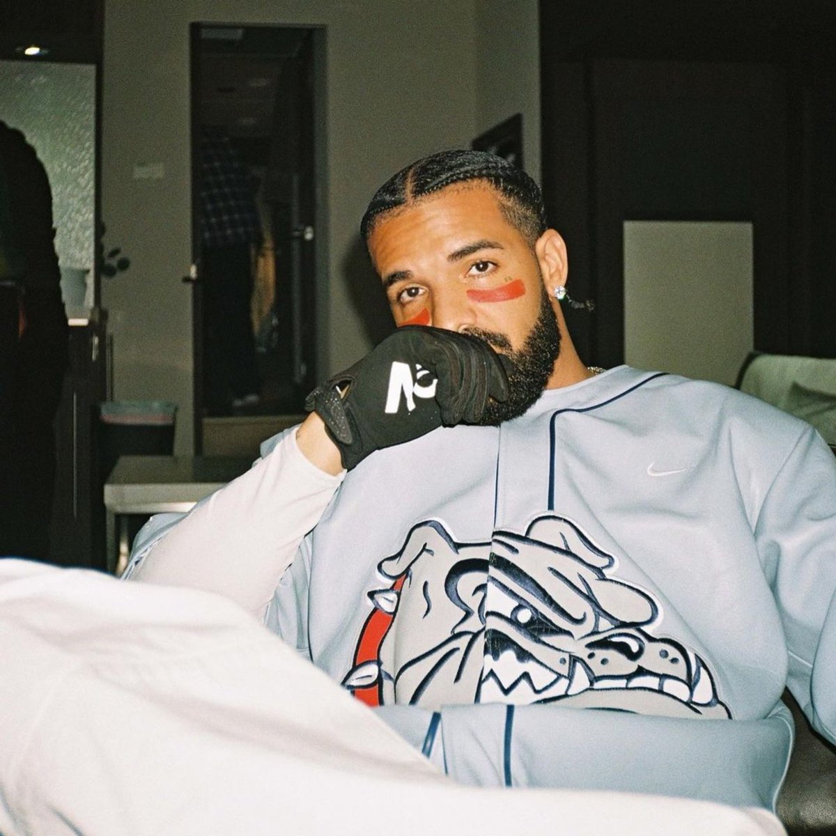 Commentary Drake Charts tweet media