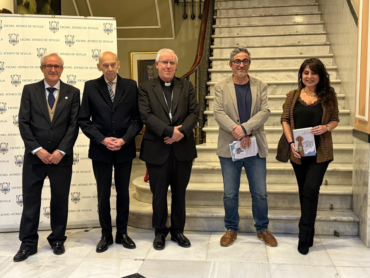 ArzobispoSaiz's tweet photo. En el Ateneo de Sevilla ha tenido lugar la presentación de la novela “El aprendiz de Gaudí”, de Jesús Bastante. Narra una historia de amor y arte ambientada en los primeros años de la construcción de la Sagrada Familia. ¡Enhorabuena! https://t.co/66NzcDfDfn