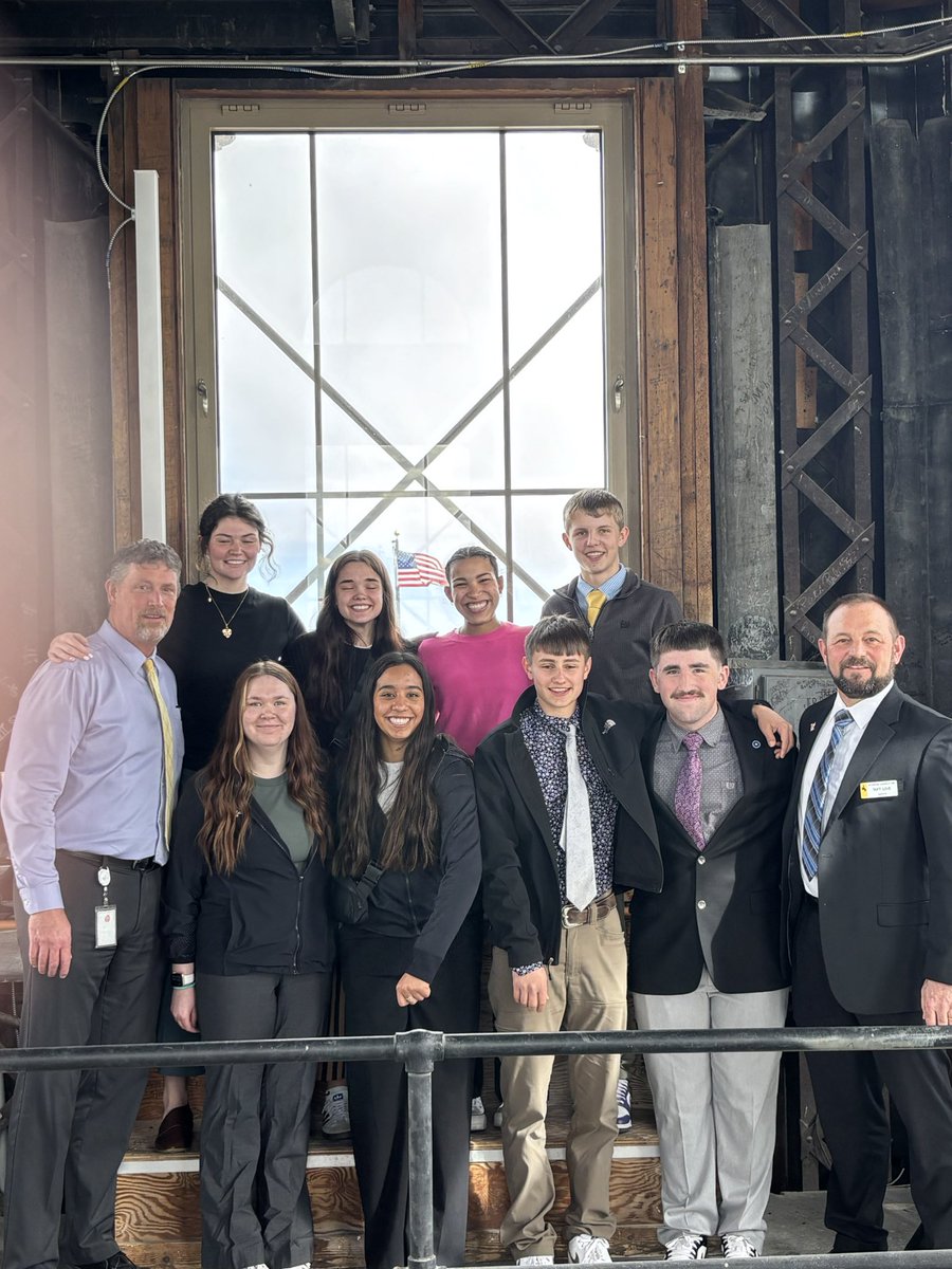 T_Sweeter's tweet photo. Took the StCo over to the Capital to watch the Senate and House while in session. We also got to see Keefer as a legislative paige and Hattie as an intern. 

Special thanks to Senator Barlow and Senator Love for giving us a tour and taking us up to the dome. #gohornets https://t.co/BGXnnqedbe