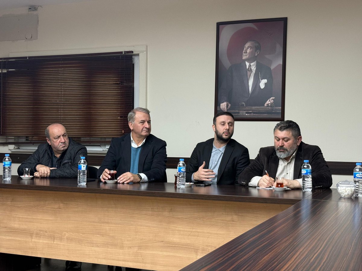 İkitelli Cem Evi’ni, Meclis üyemiz ve Yönetim kurulu üyelerimizle birlikte ziyaret ettik.

Samimi bir atmosferde gerçekleşen buluşmamızda kıymetli hemşehrilerimizle bir araya gelerek hasbihal ettik, karşılıklı görüş alışverişinde bulunduk. 

Nazik ev sahiplikleri için teşekkür