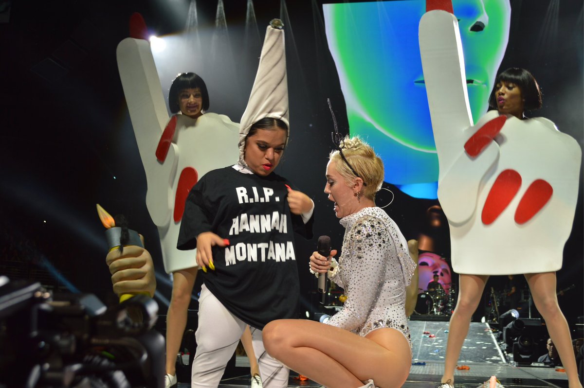 zach ☻ tweet media