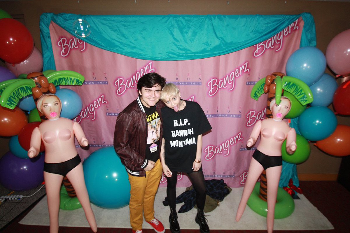 zach ☻ tweet media