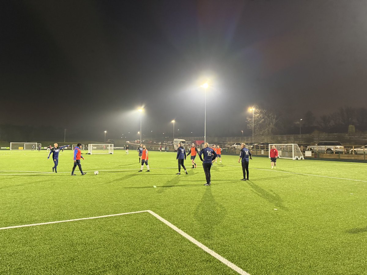 ChaddertonFC's tweet photo. First over 35 vets league night great turnout from the lads some tired bodies tomorrow 😴 @Carlo2Taylor top man for sorting this out 👏 https://t.co/trtF3Fe8aN