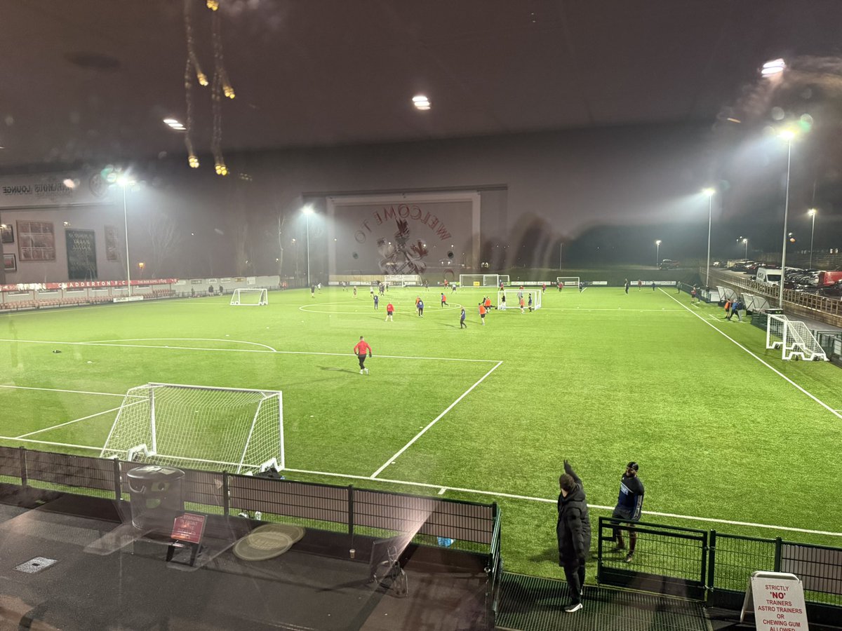 ChaddertonFC's tweet photo. First over 35 vets league night great turnout from the lads some tired bodies tomorrow 😴 @Carlo2Taylor top man for sorting this out 👏 https://t.co/trtF3Fe8aN