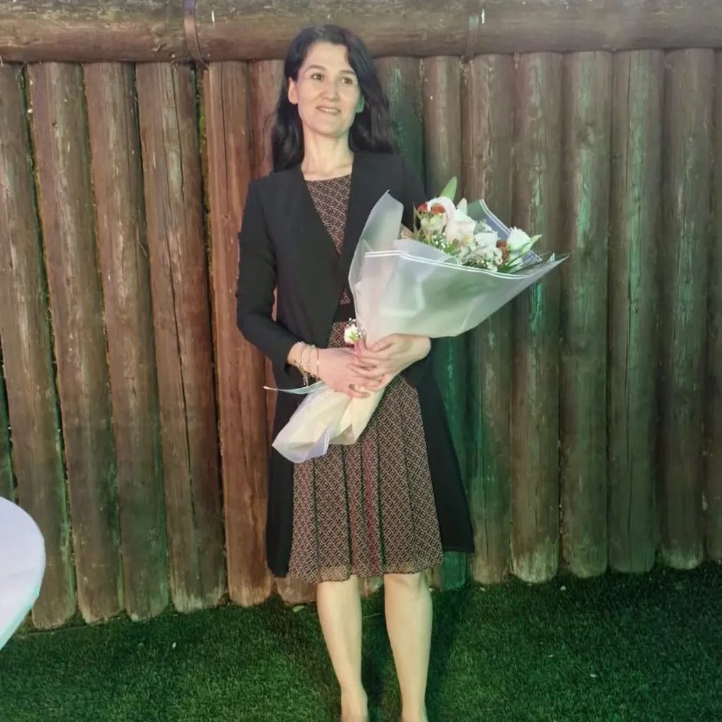 Alituran3346's tweet photo. Ben Fatma Nur Çelik 
Bugun bir öğrenci (?) tarafından vahşice katledildim 
Geçen yıl ayni lisede bir bıçaklama olayı sonrası öldürülen biz olabilirdik dedikten bir yıl sonra hem de
#ÖğretmenSahipsizDeğildir https://t.co/VAwY932GRs