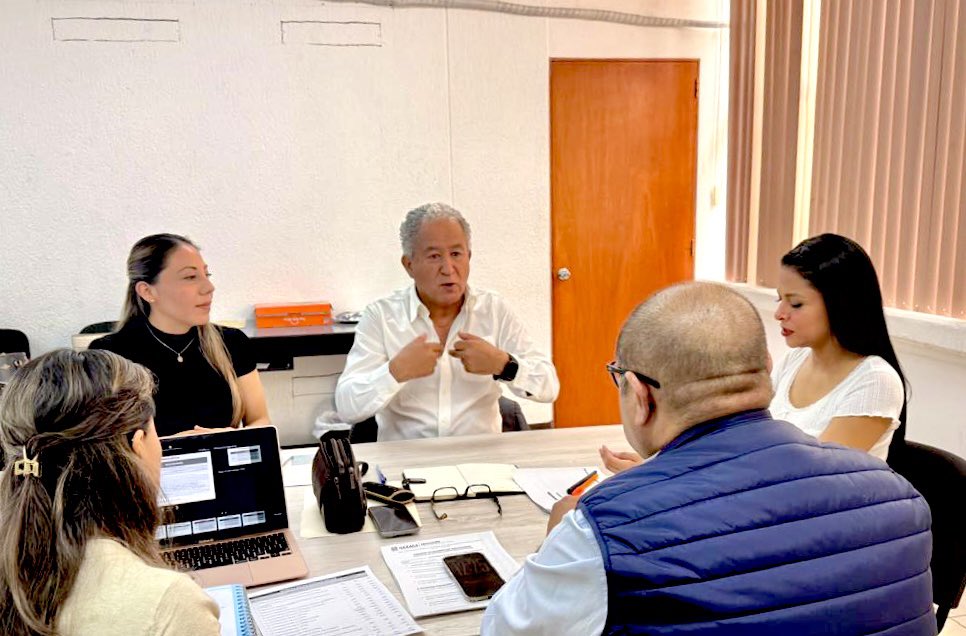 Sostuvimos una reunión de trabajo con la secretaria de Educación Pública de Oaxaca, Fernanda Chávez Cruz, para dialogar sobre acciones prioritarias que fortalezcan el desarrollo académico de la <a href="/utvco/">UTVCO</a>, mediante la coordinación institucional 👏🏼