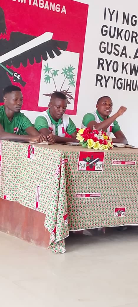 cndd_fddburunga's tweet photo. Kuwa2/3/2026 #imbonerakure zigize antenne #Rutana ziga mu makaminuza atandukanye ari  @Bujaprov2025 bakoranye muntumbero yo gupanga akarere: mu kwiga ivyoteza imbere igihugu,n'ugukora  imigambi yo kwiteza imbere ,bakanashima kandi l'ETA mveyi l'ETA nkozi kumigambi myiza yakoze. https://t.co/pDADvYwG5v
