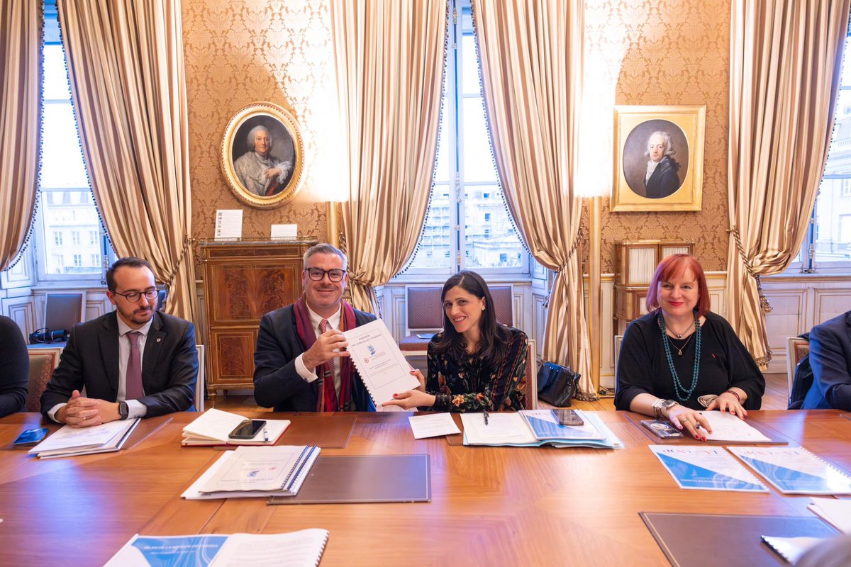 Éléonore Caroit tweet media