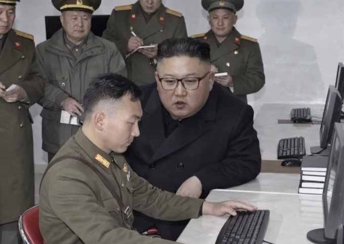 "Pero señor Kim Jong-un, todavía no hay misiles en nuestra dirección"

"Dale al F5"