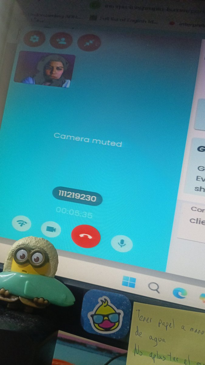 OverwhelmedLady's tweet photo. Hoy en siendo intérprete #1 La pregunta aquí es para que pide video interpretation si no prende la camara... https://t.co/krIqdca8zn