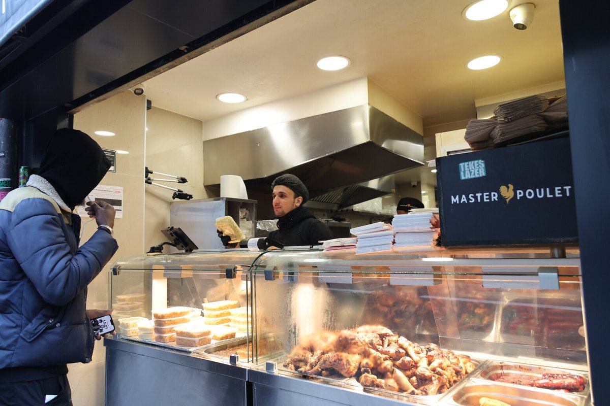 Le Parisien tweet media