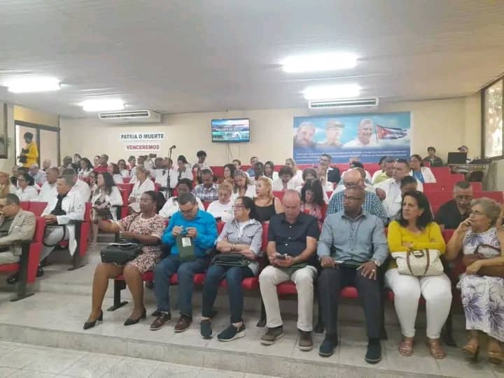 La Dirección Provincial de Salud reconoció a Refinería Cienfuegos S.A. por su colaboración en 2025. Ratificamos nuestro compromiso con la salud, el trabajo comunitario y el bienestar del pueblo cienfueguero. Unidos, multiplicamos beneficios para toda la comunidad. #CubaEstaFirme