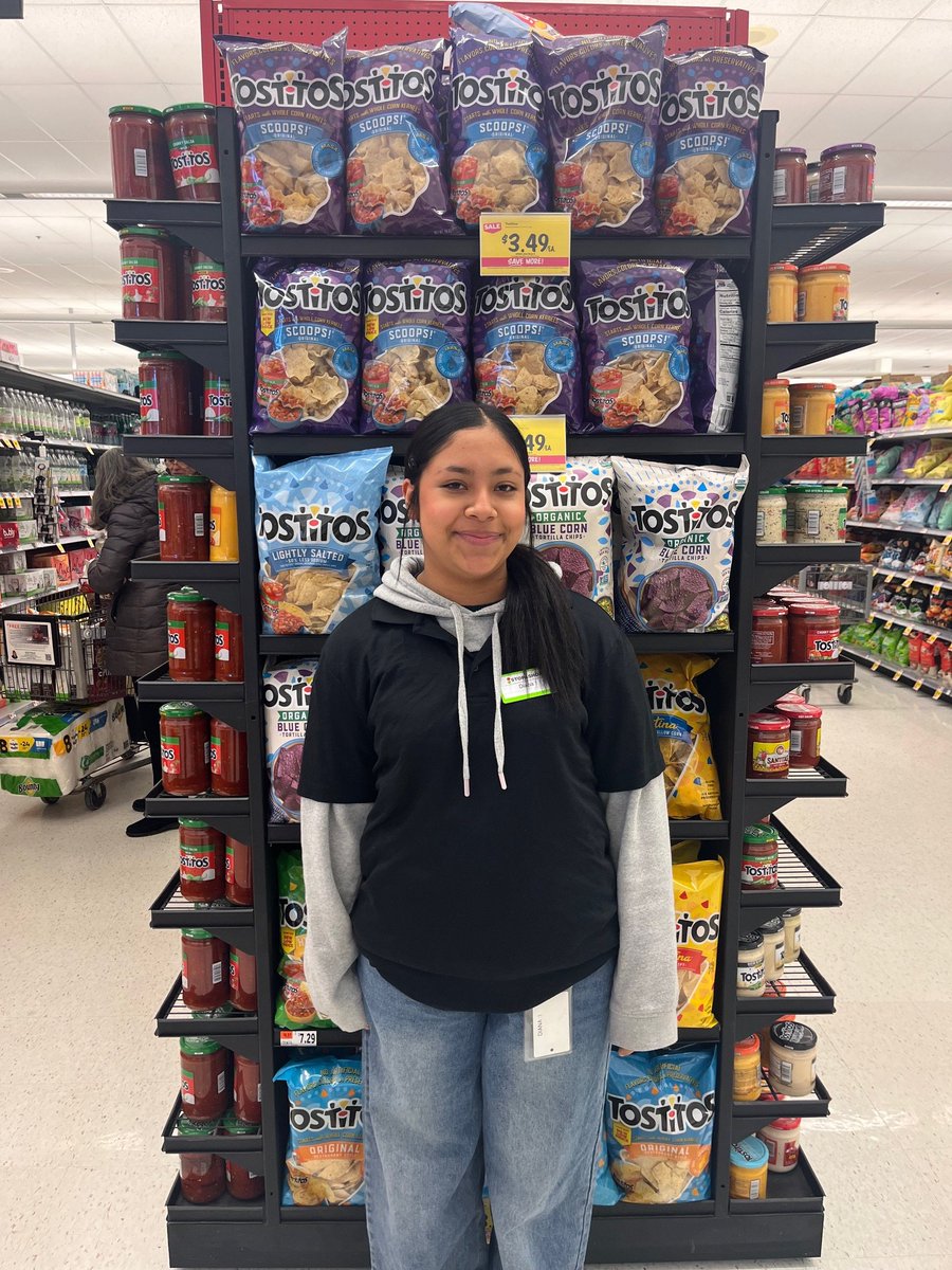 UFCW1500's tweet image. This #MemberMonday we would like to introduce you to UFCW Local 1500 member, Diana Linares from Stop &amp;amp; Shop. Diana has been a part time member for 1 year, and works in the front end as a cashier. Be sure to say hello to Diana. #MemberMondays #DianaLinares #UFCW1500