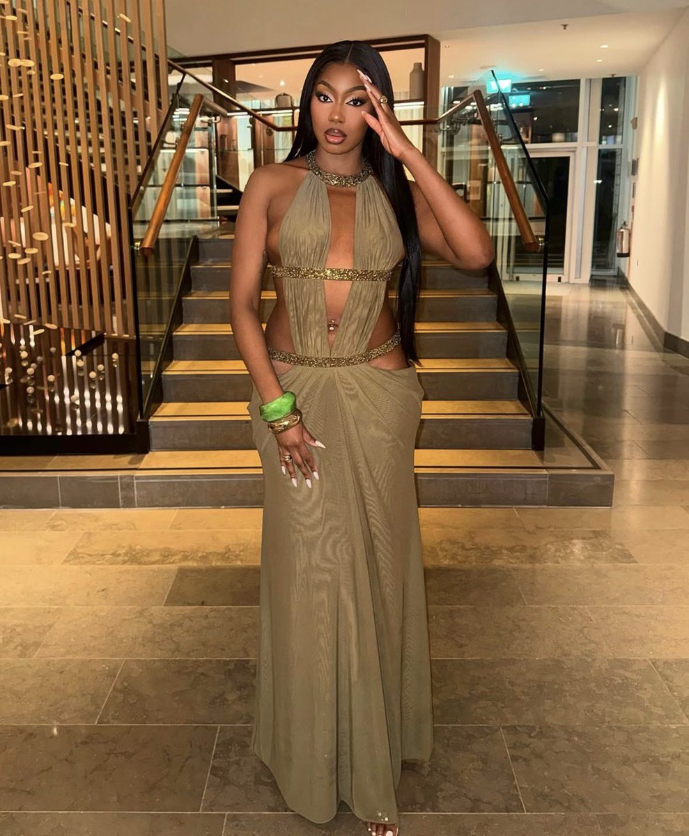 Fanpage4577671's tweet photo. She didn’t just post… she dropped pressure 🔥👑 #Msbank” https://t.co/ty0955HiMS