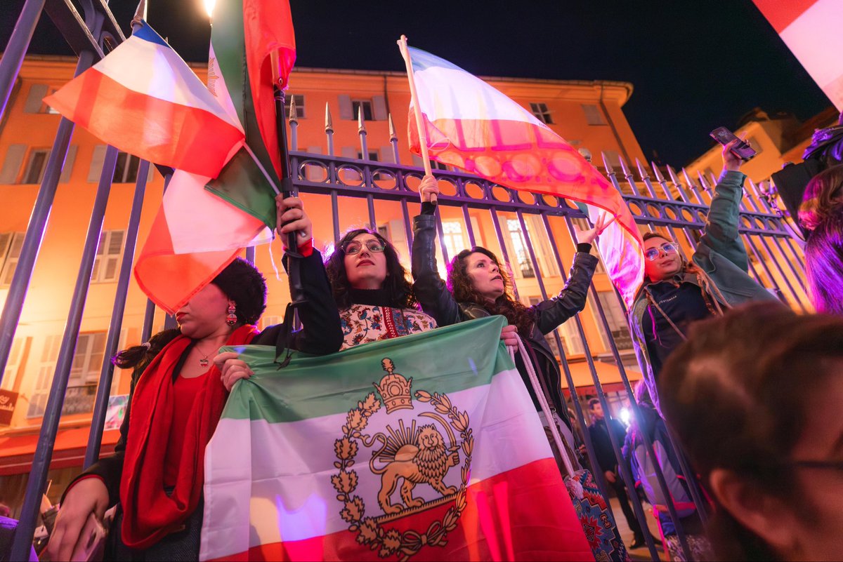cestrosi's tweet photo. Ce soir, à Nice, nous sommes rassemblés en soutien au peuple iranien.
Depuis 47 ans, l’Iran vit sous l’oppression.
Aujourd’hui, pour la première fois depuis longtemps, la liberté semble possible. https://t.co/EQdmw3yyKT