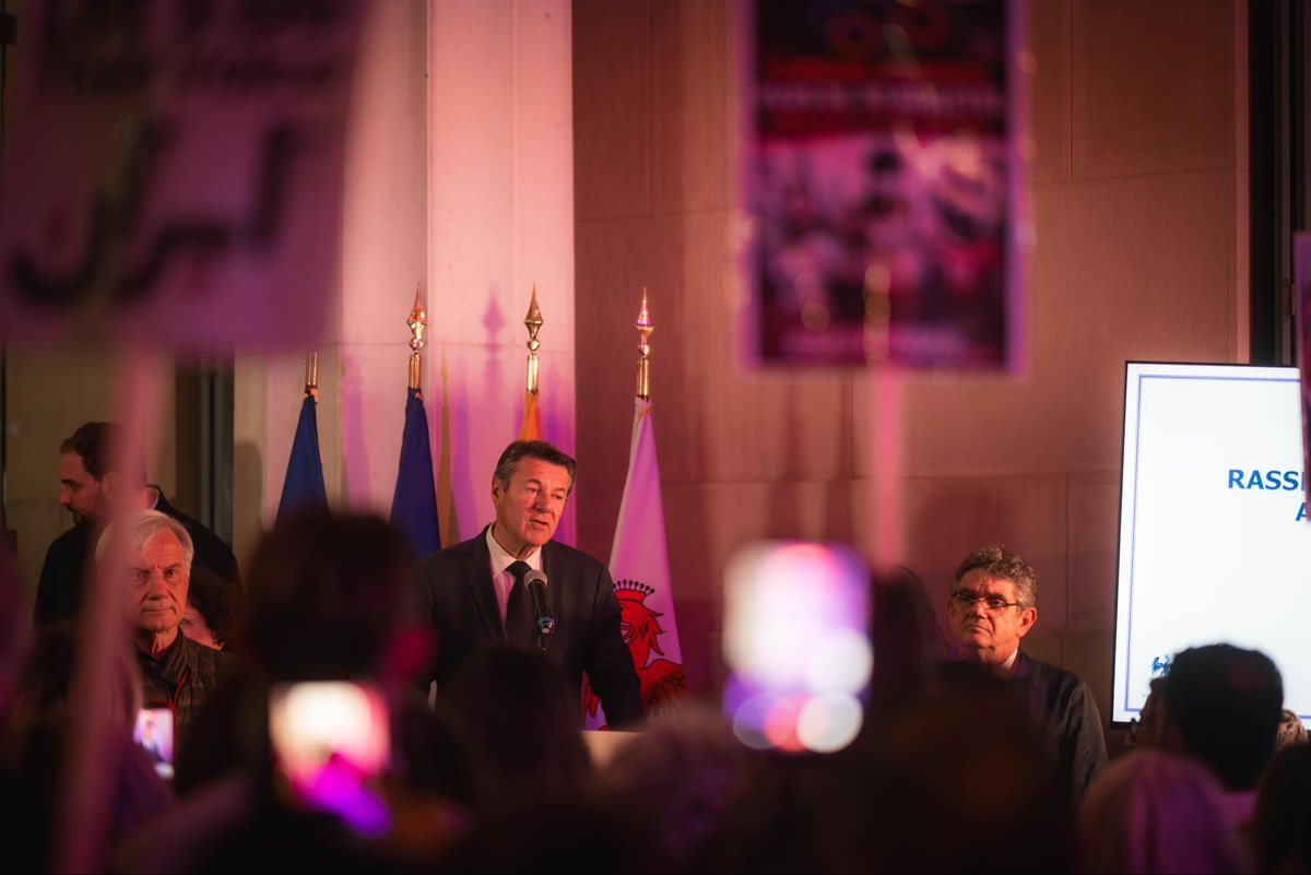 cestrosi's tweet photo. Ce soir, à Nice, nous sommes rassemblés en soutien au peuple iranien.
Depuis 47 ans, l’Iran vit sous l’oppression.
Aujourd’hui, pour la première fois depuis longtemps, la liberté semble possible. https://t.co/EQdmw3yyKT