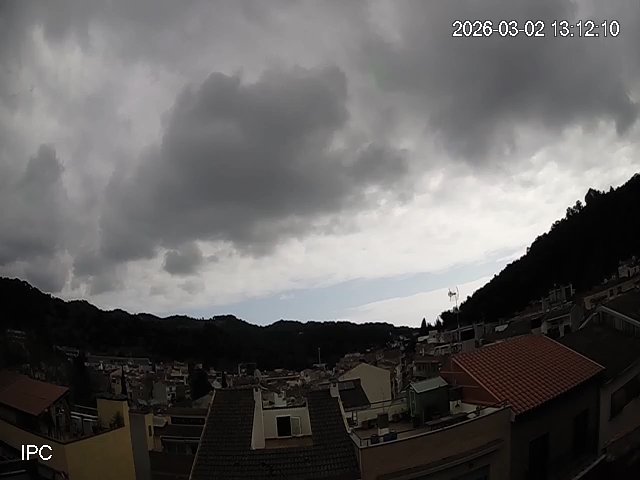 MeteoAdM's tweet image. #Bonvespre des de la part alta d'#ArenysdeMunt Avui, un dilluns marcat per la ☁️ entre var. i abundant i una temperatura més baixa que ahir (14,5°C màx. /5,3°C mín) 👇