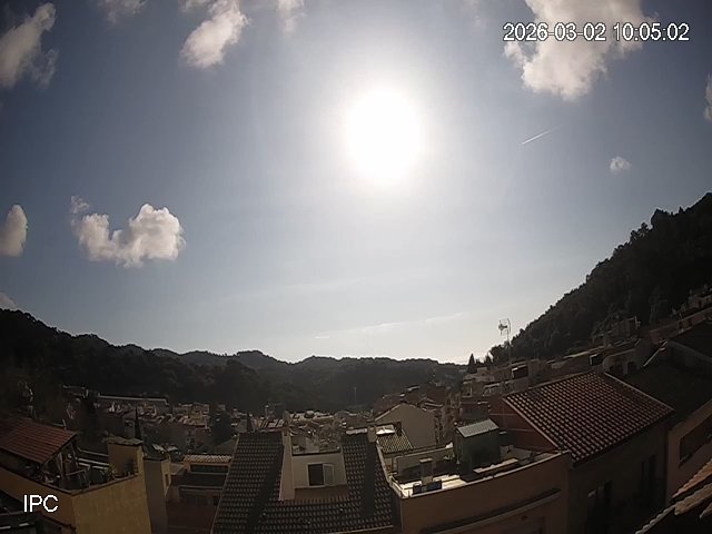 MeteoAdM's tweet image. #Bonvespre des de la part alta d'#ArenysdeMunt Avui, un dilluns marcat per la ☁️ entre var. i abundant i una temperatura més baixa que ahir (14,5°C màx. /5,3°C mín) 👇