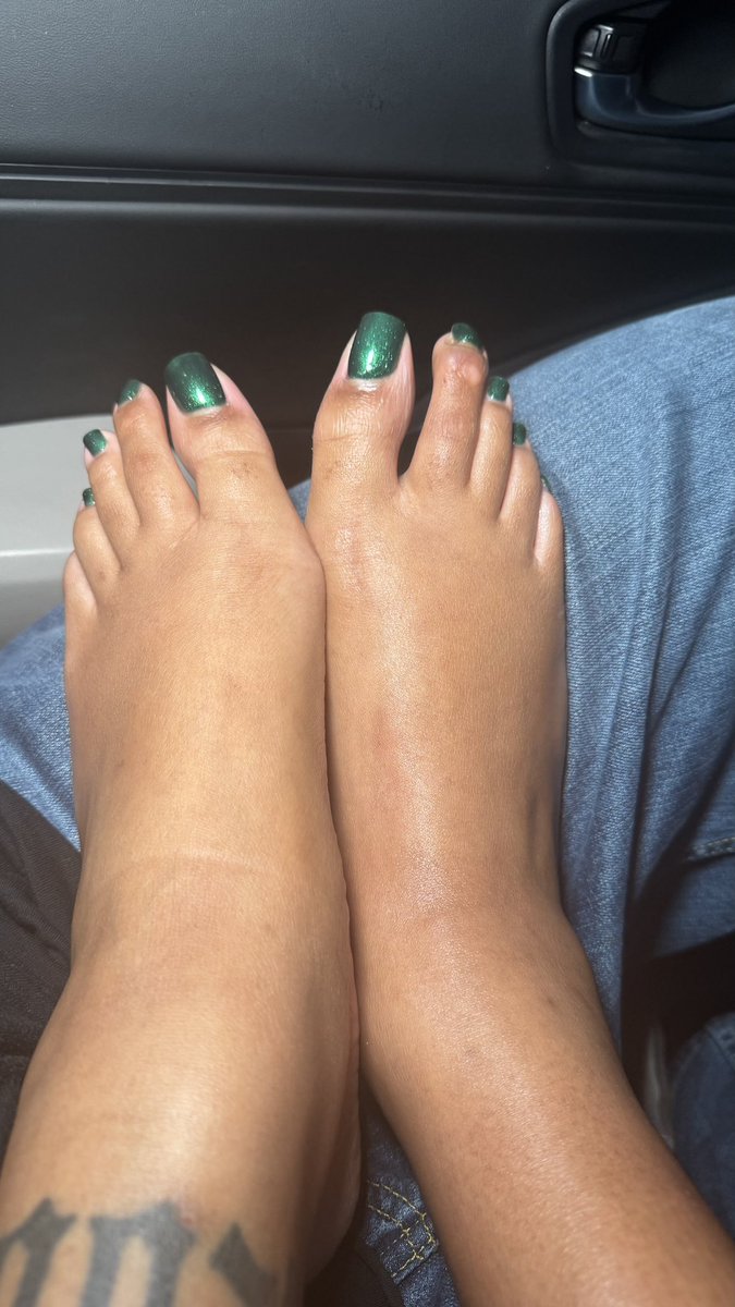 StallionSteps12's tweet photo. Put my toes in your mouth 👅
📸: @BigFeetLoverATL https://t.co/jzFqTpCsVq