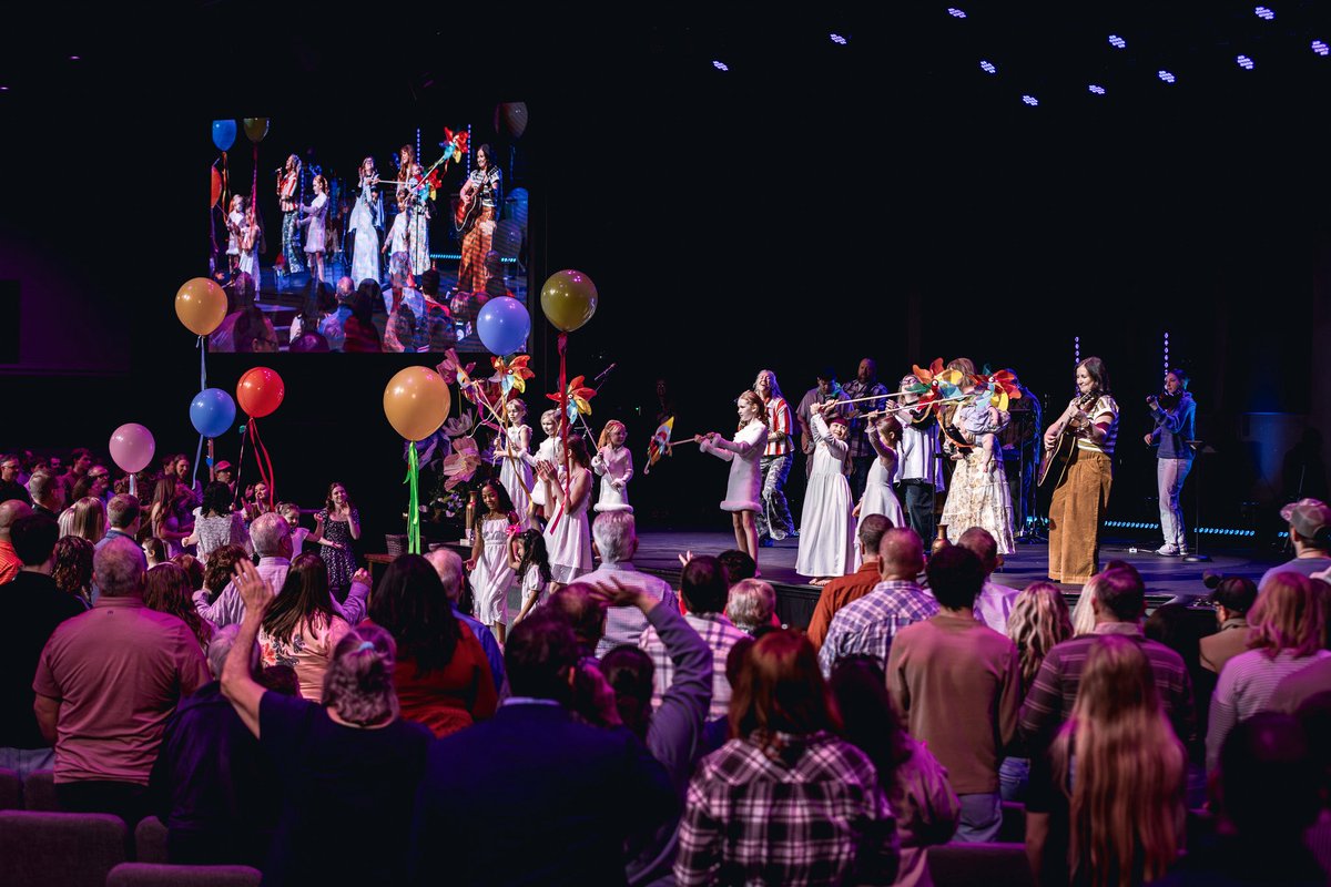 Hillvue's tweet photo. Such an incredible Sunday service! We saw God continue to move from the conference this past weekend. The truth was spoken and many responded. God is light and there is no darkness in Him. We can choose to be free!

You can watch the service at https://t.co/rFxKKL8MDs or YouTube! https://t.co/c4UluAH1Fi