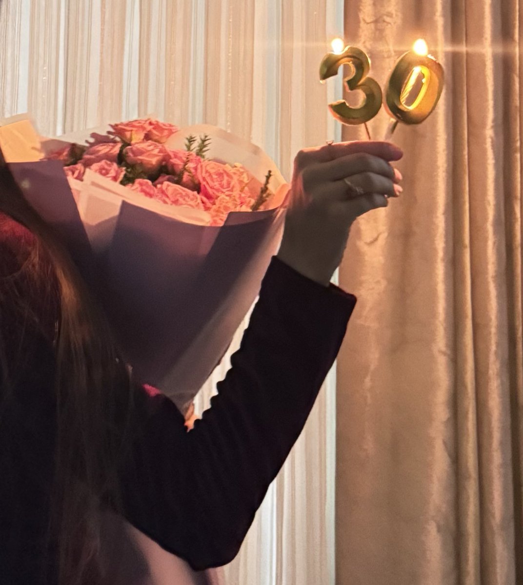 akhrattt's tweet photo. Happy 30th to me 🎈🌷 https://t.co/YxFkCSkqMo