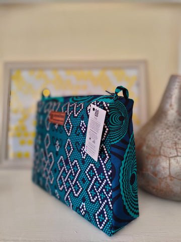 theonlineduka's tweet photo. Cutest toiletry bag!!
Get our portable pouch made to store and organize personal care items like toothbrushes, toothpaste, shampoo, skincare products and makeup. Keeps your luggage clean, speeds up your morning routine, and makes travel less stressful. #theonlineduka#toiletrybag https://t.co/HjfxdupQVb