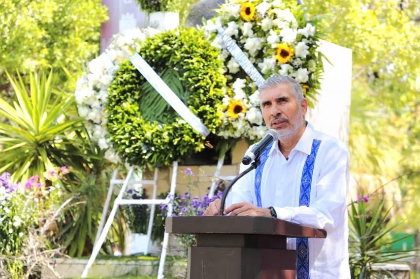 TorresAngelC's tweet photo. Participamos en la conmemoración del XXXIX Aniversario Luctuoso de Don Juan Sabines Gutiérrez. Recordamos su legado y su aportación a la vida pública de Chiapas, reconociendo la huella que dejó en la historia de nuestro estado. Honrar su memoria es reafirmar nuestro compromiso con los valores y el desarrollo de Chiapas.