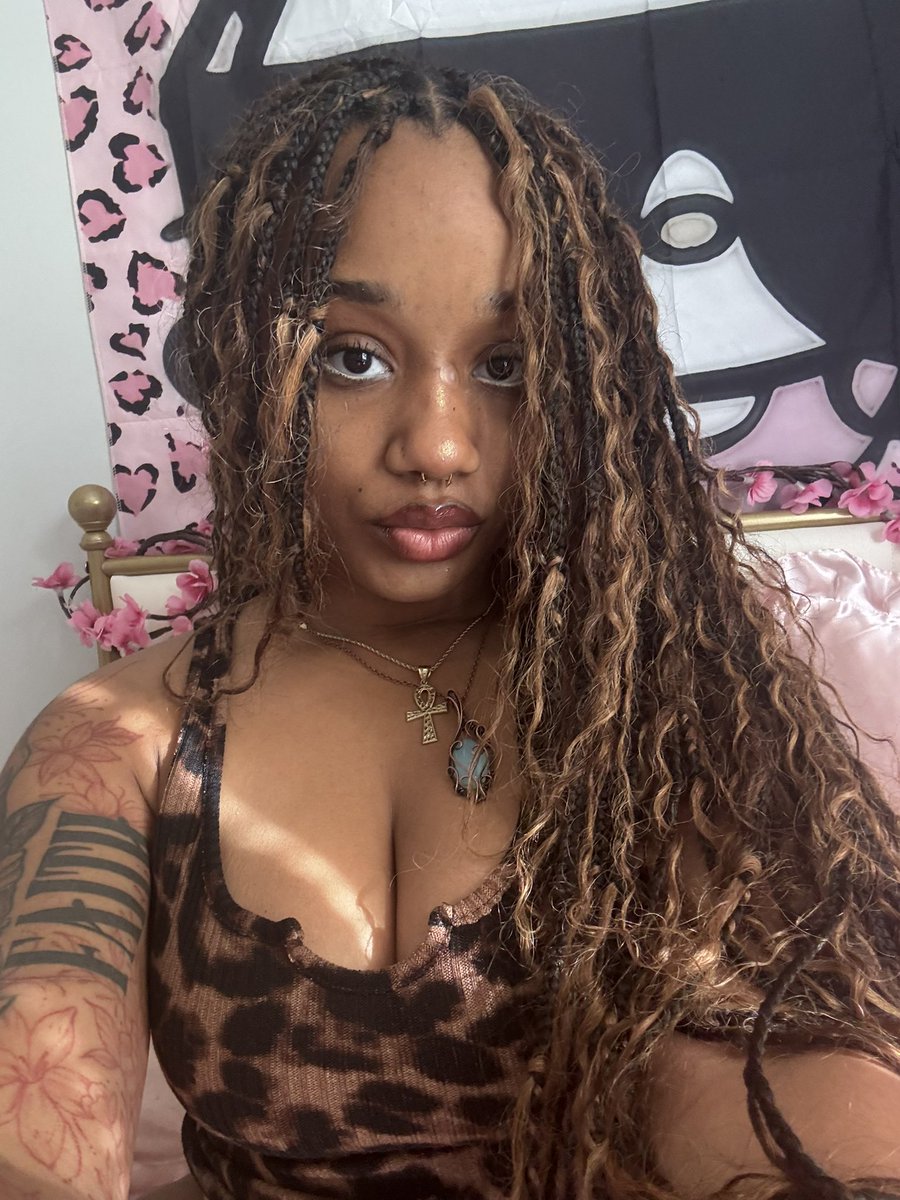 yummyydonut's tweet photo. Do you like my hair? 🥹 https://t.co/uZToXELsEG