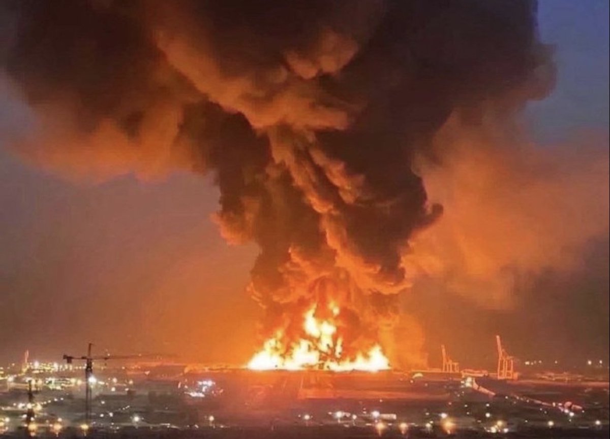 Novorossiysk, russia, looks beautiful this time of year. Explosions really bring out the coastline.