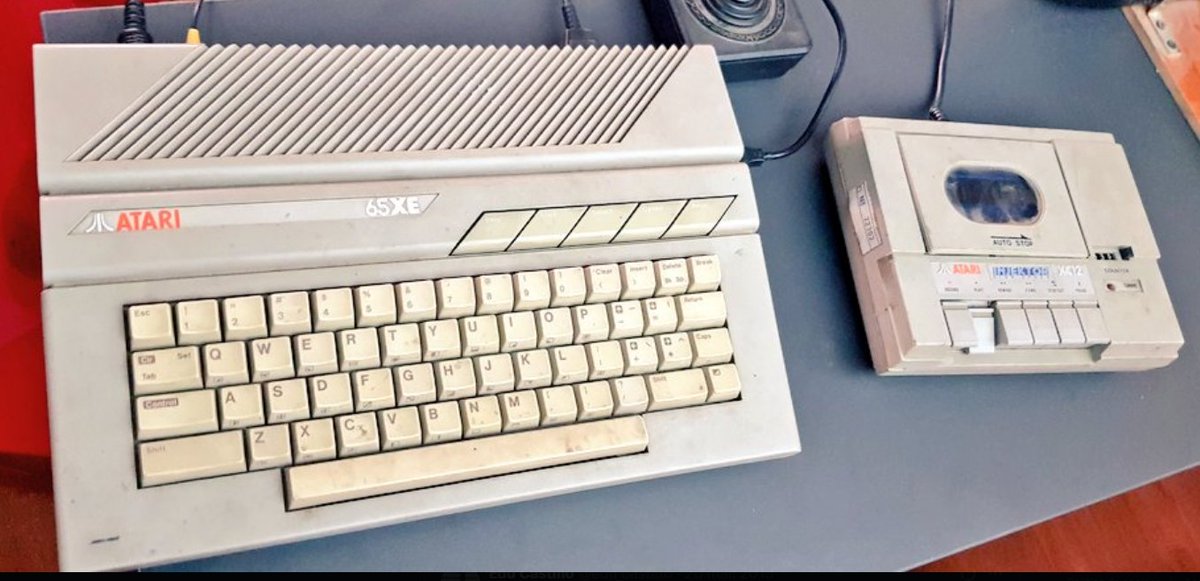 cigomezc's tweet photo. @elconde_nad0 Un computador Atari con su lector de cassette (específicamente el de la imagen) https://t.co/02s492tW3h