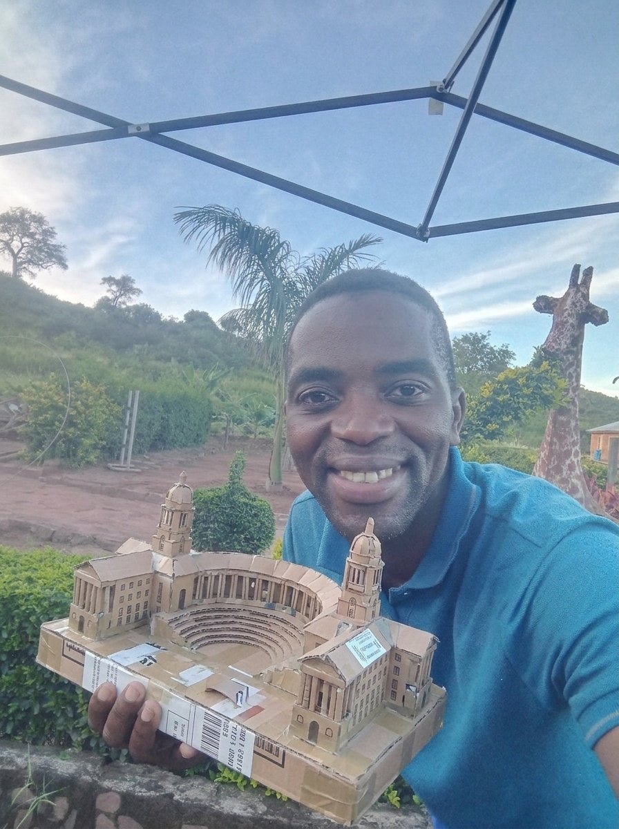 Guys i cannot hide my talent,please it cost you 0:00 to repost this Union Buildings Pretoria 🇿🇦art ...i did this by cardboxes