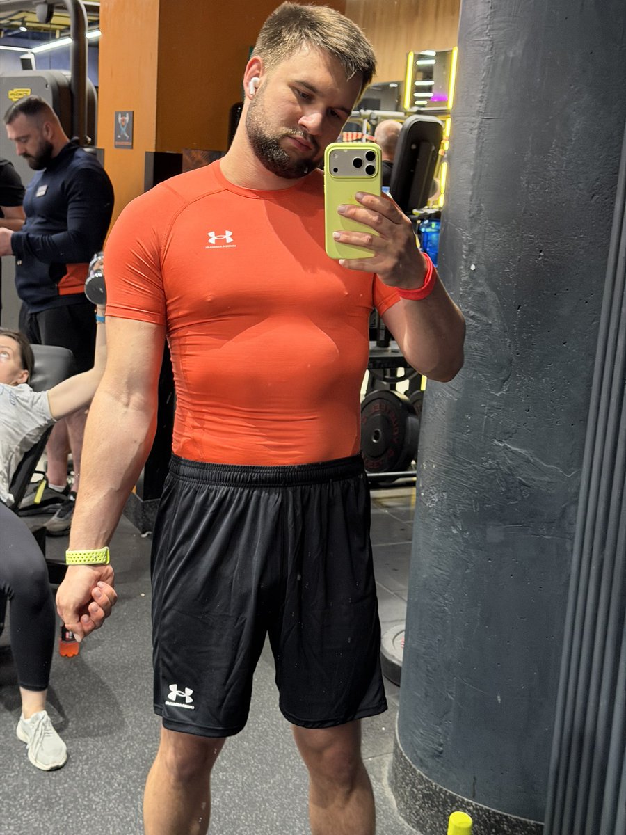 гоша tweet media