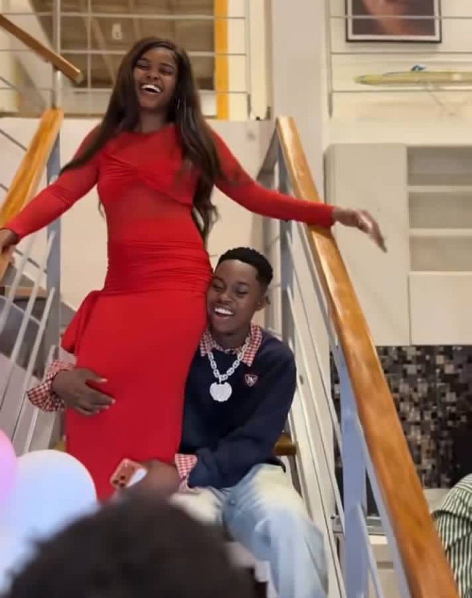 yabaleftonline's tweet photo. I got Jarvis a car because she deserves it, not to make her stay. I am the only real man left in Nigeria, most men are ‘Gehgeh’ students, but I gift my girlfriend without expecting anything — Peller https://t.co/dhv8QKRtmI