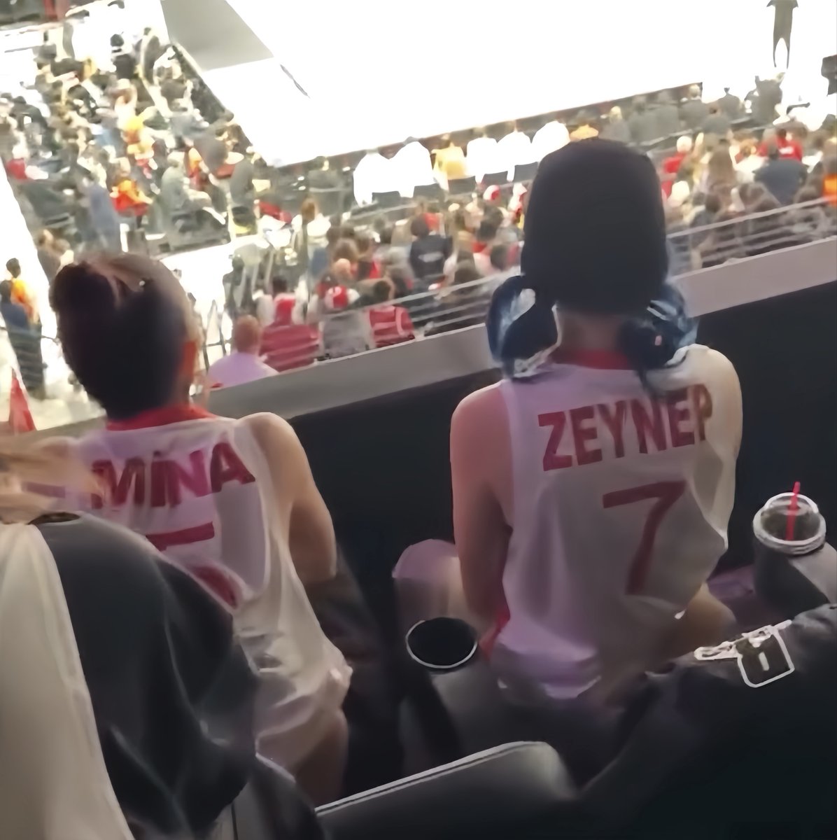 onların 🍑’le 🩲’luk