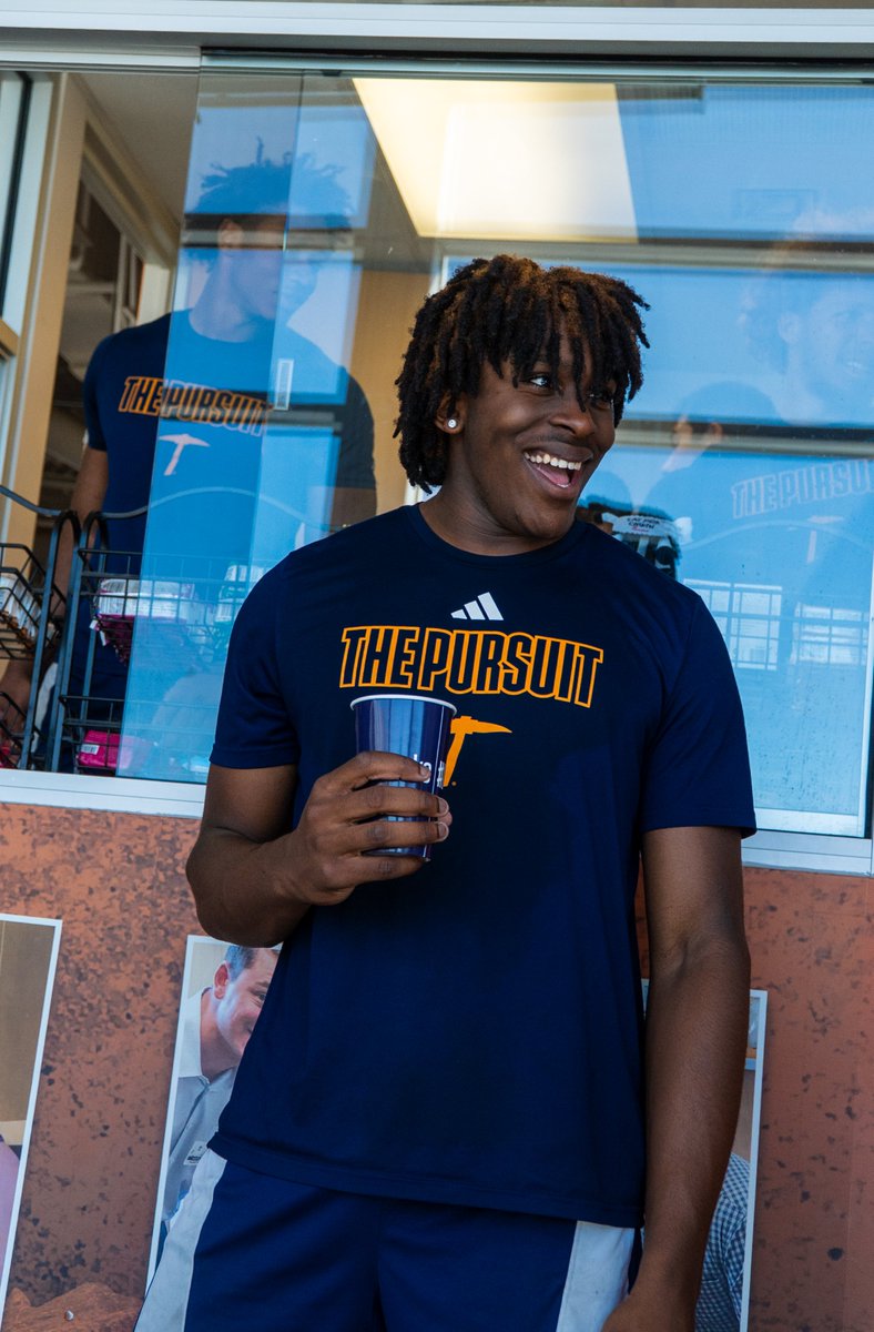 UTEPFB's tweet photo. Growth mindset. 

#PicksUp | #ProcessOverResults https://t.co/T6VgZxp2DG