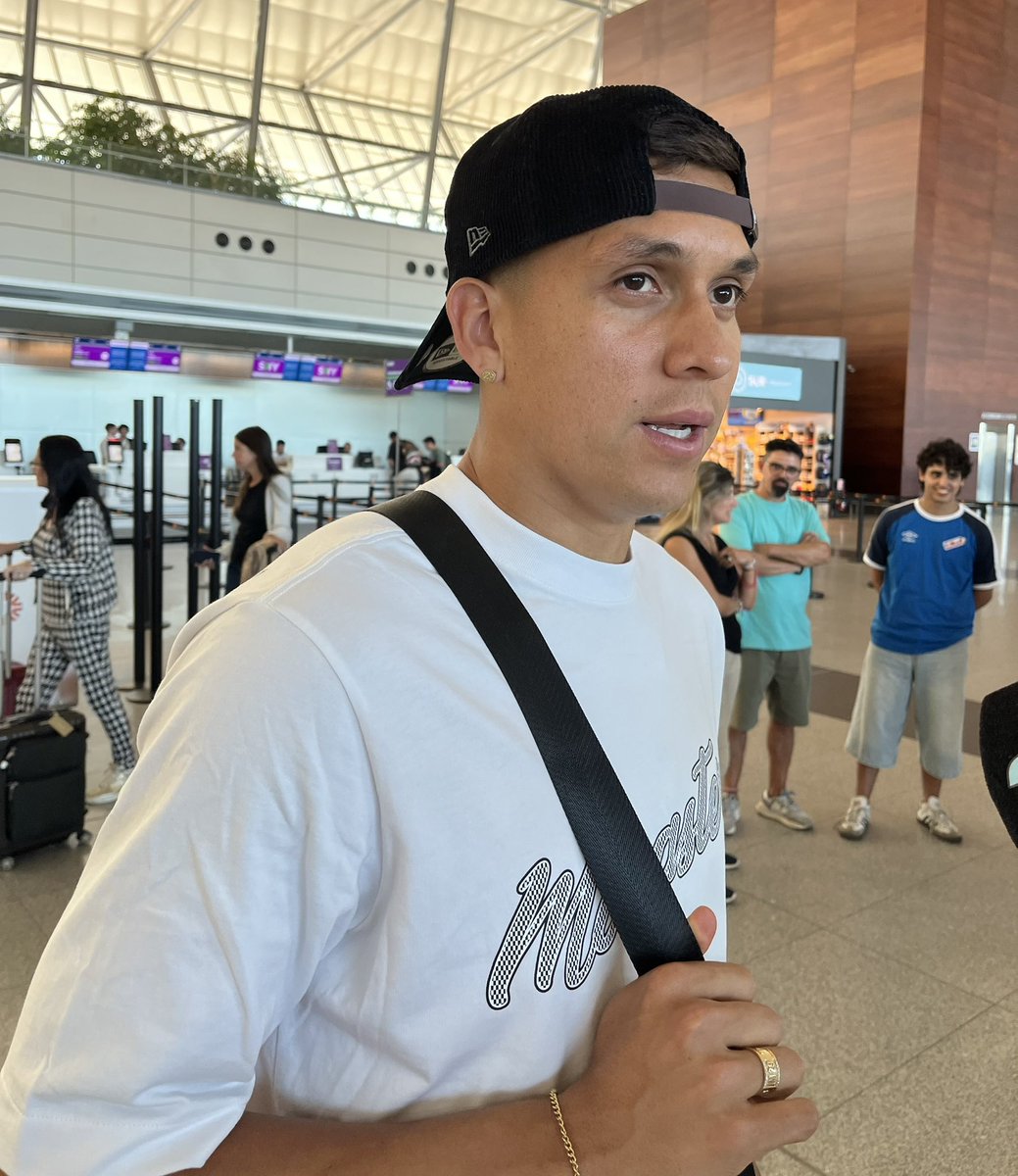 laabdon's tweet photo. Julian Millan parte hacia Brasil para sumarse al Fluminense 

¡Hasta la vuelta parce! 🇳🇱

📸 @hernanbraga1 https://t.co/HjLTZyNzYI