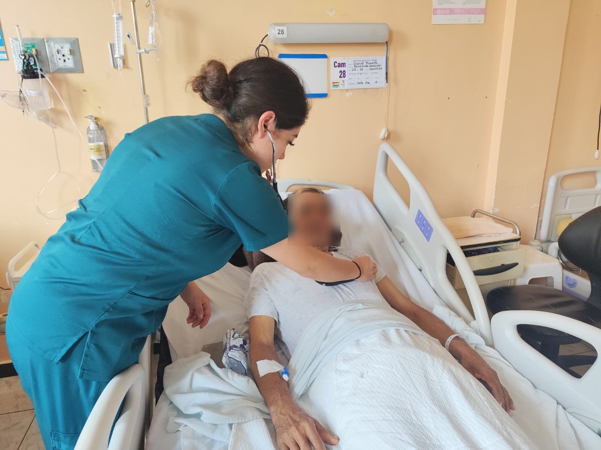 #MoronaSantiago | En el <a href="/HGeneralMacas/">Hospital General Macas🇪🇨</a> brindamos atención integral a los adultos mayores, con diagnóstico y tratamiento oportuno de diversas patologías como dificultad respiratoria, diabetes y enfermedades crónicas, fortaleciendo el cuidado y bienestar de este grupo prioritario.
