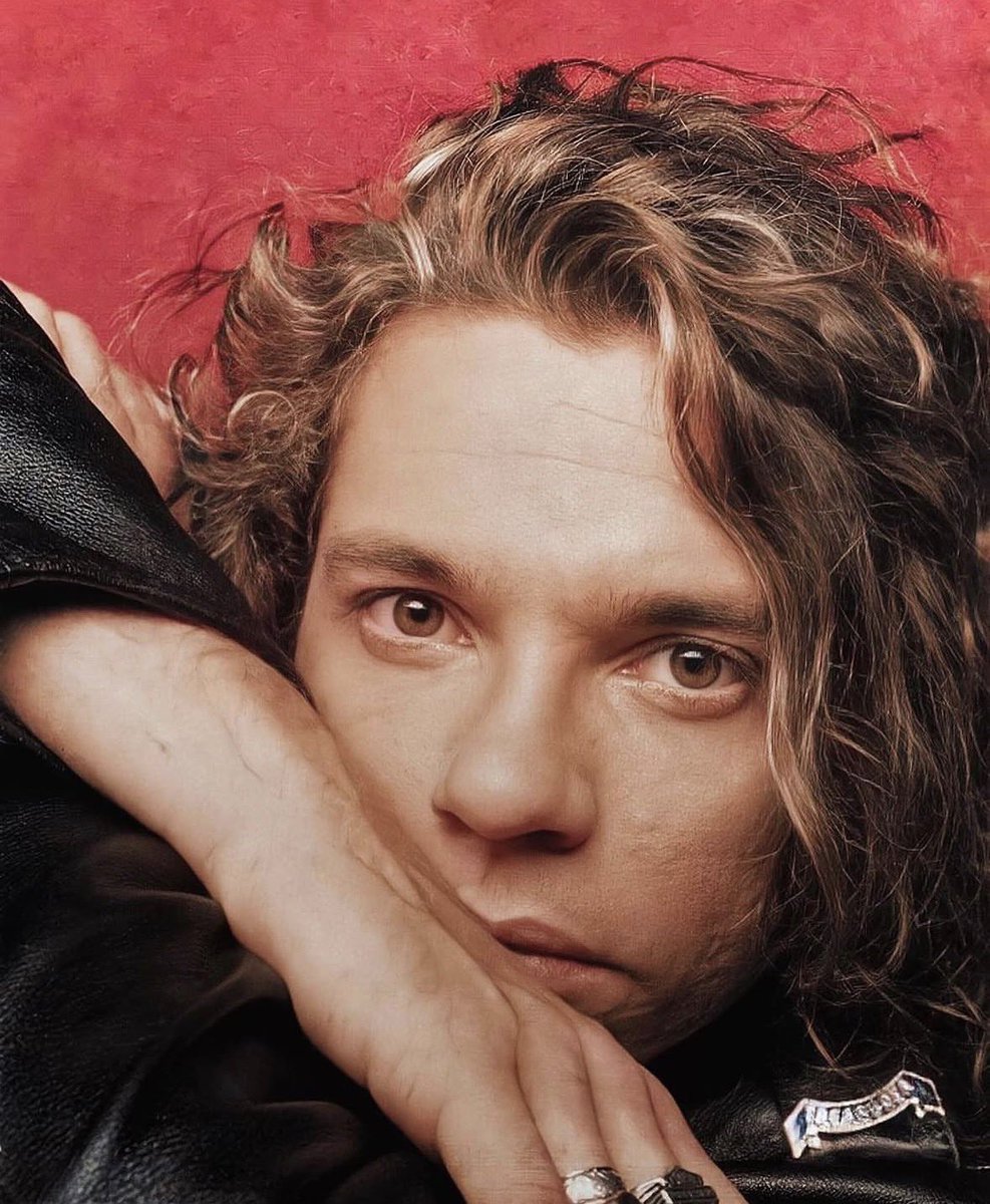 thinkhutch's tweet photo. Michael photographed by Russell Young, 1988.

📸 : Russell Young
#michaelhutchence #inxs https://t.co/gEKiHda0XT