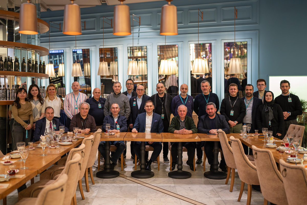 IHMD34's tweet photo. İGA CEO’su Selahattin Bilgen İHMD temsilcileri ile iftarda bir araya geldi.   
iftara İGA CEO’su Selahattin Bilgen, İHMD Başkanı Celal Uçan, İGA Kurumsal İletişim Direktörü Gökhan Şengül ile İHMD üyesi gazeteciler katıldı. 
@selahattin_blgn @celalucan2 @gokhansengul https://t.co/kYAch8vlz3