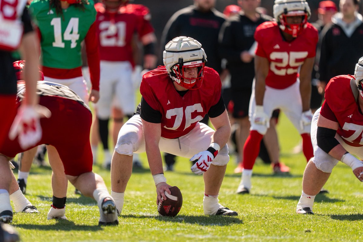 BIG TUCK tweet media