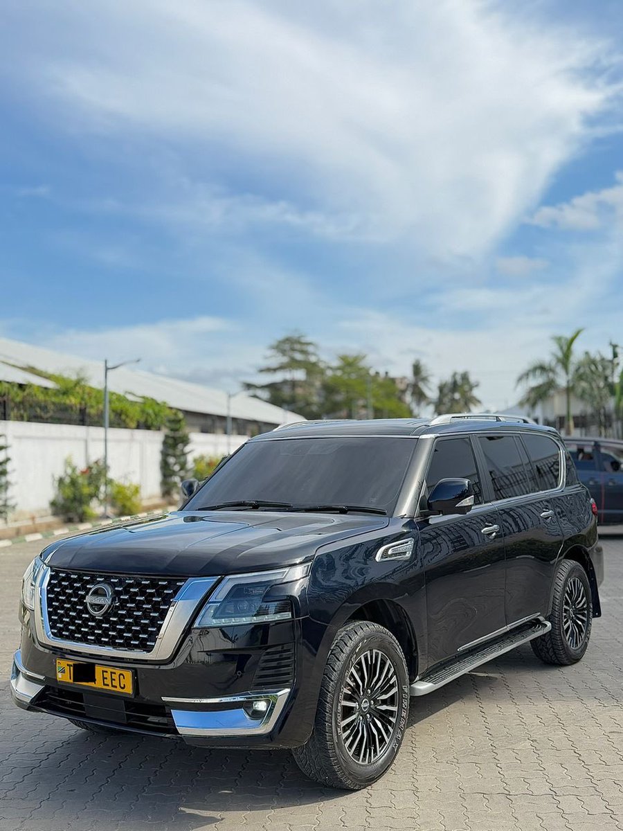 kixe_magari's tweet photo. NISSAN PATROL Y62
SPEC: platinum
Year: 2015 facelifted to 2020
Fuel: petrol
Seat: 7
Specs: crawl control, leather seats, heated seats, Bluetooth stereo, sunroof, rear entertainment system, 4WD diff lock system, led lights 

PRICE: 95,000,000/
Call 0786510837
EXCHANGE ALLOWED https://t.co/X5MyACvmAs