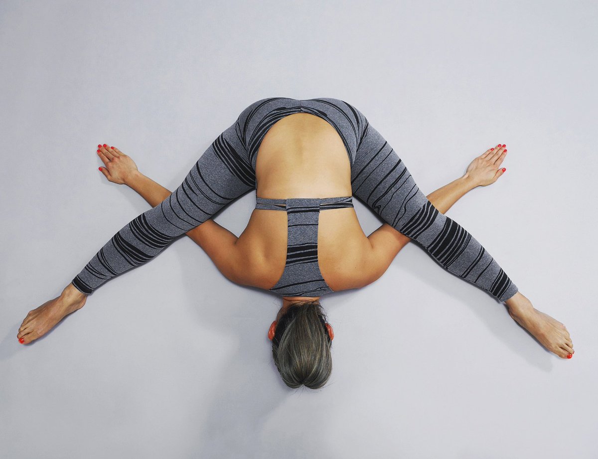 Pancaking 🥞 

#yogagise #yogagiseyoga #kurmasana #tortoisepose #wideleggedforwardfold