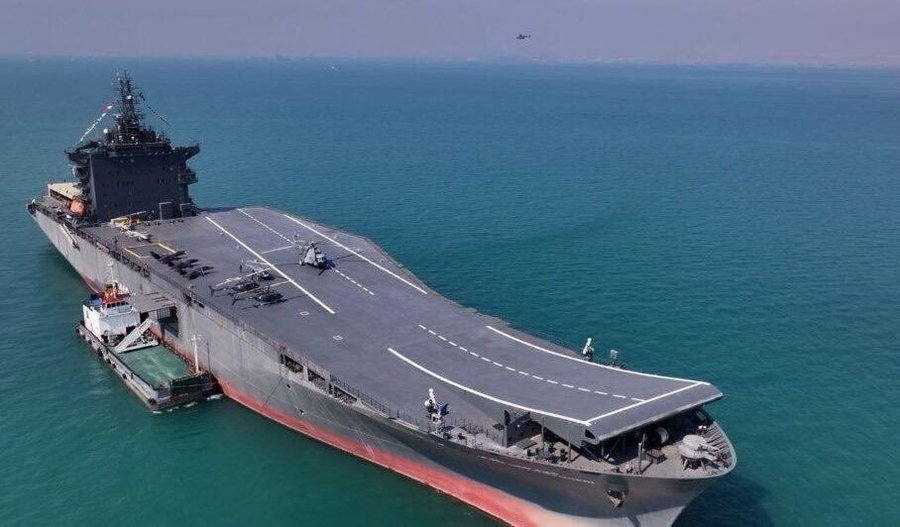 Este *es el poderoso porta-aviones no tripulados iraní "nave nodriza", el Shahid Bagheri 👇

*era

Recientemente fue ascendido a submarino. 🤣😂