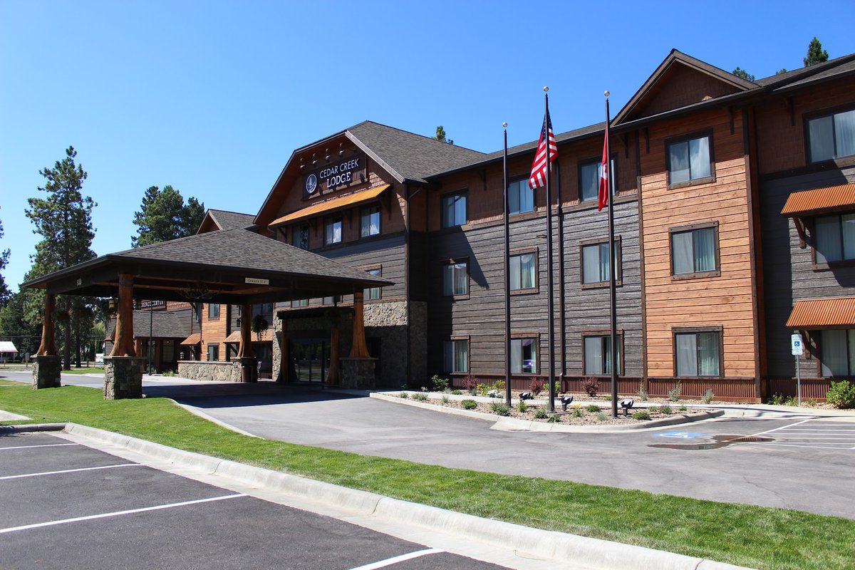 JackolaAE's tweet photo. Cedar Creek Lodge, owned &amp; managed by @XanterraParks, has become a key part of Columbia Falls’ hospitality scene 🌲

With continued local investment helping fuel growth, the town’s momentum is real, and projects like this are part of that story.

#ColumbiaFalls #Montana #Jackola https://t.co/HmGrKZf37T