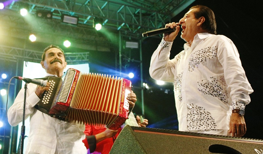 Jorge Oñate fue el cantante que más grabó con Reyes Vallenatos: Miguel López, Nicolás Elías ‘Colacho’ Mendoza, Raúl ‘El Chiche’ Martínez, Gonzalo ‘El Cocha’ Molina, Álvaro López, Fernando Rangel, Julián Rojas y Cristian Camilo Peña.

panoramacultural.com.co/musica-y-folcl… #Vallenato