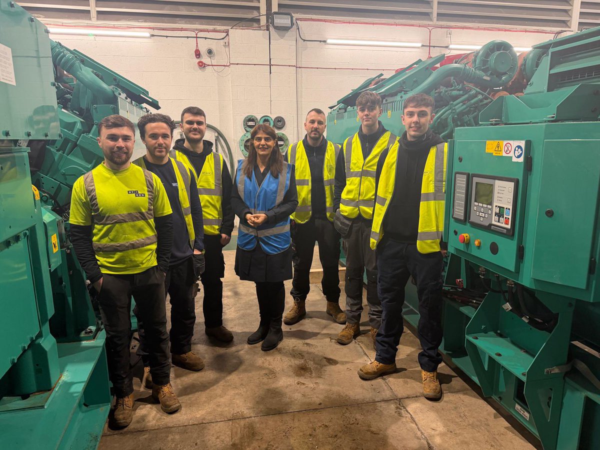 PamGosalMSP's tweet image. Great to out locally in Milngavie today for #ScotAppWeek26 at the @DTGenHQ meeting apprentices, touring their workshops and discussing the future of the business with a focus on training.

Proud to see their tailored approach with @sectt628 &amp;amp; @skillsdevscot as partners.
