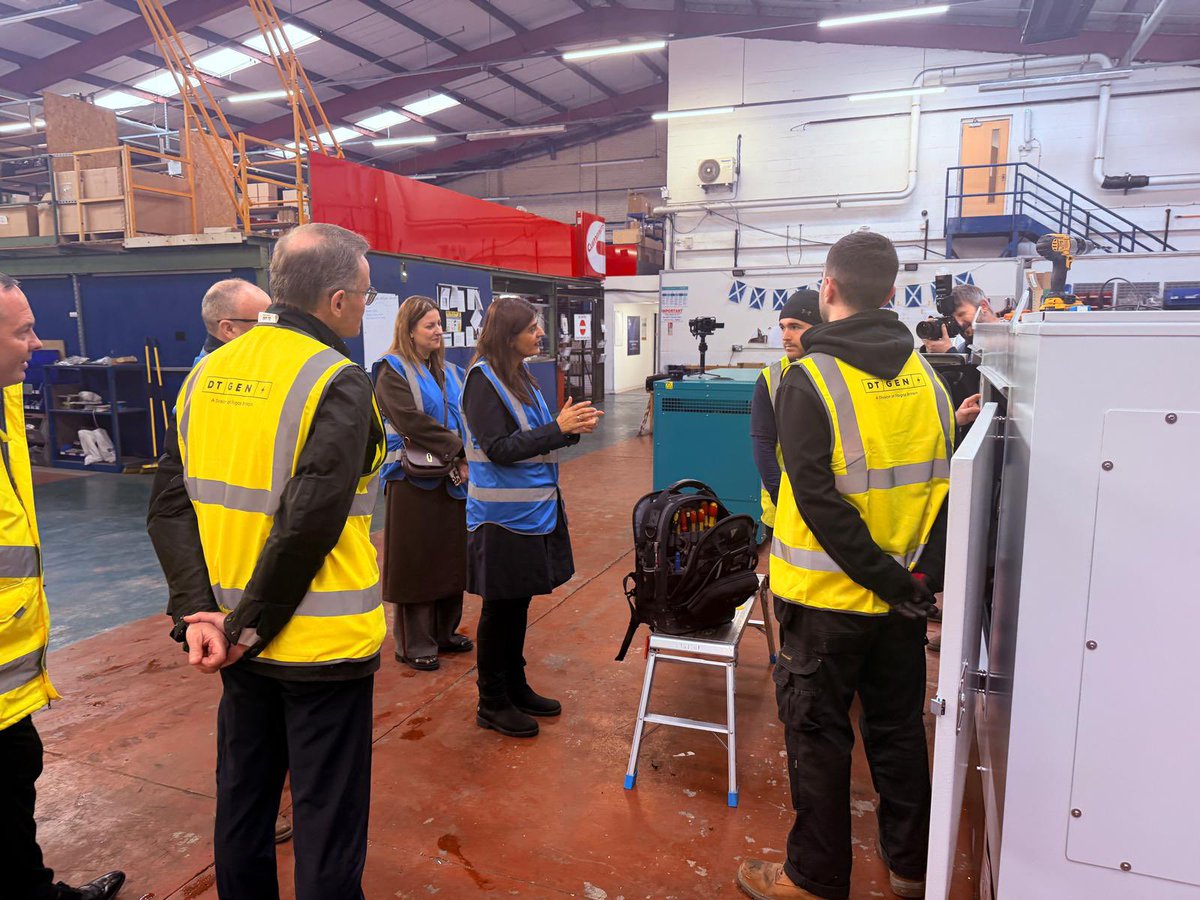 PamGosalMSP's tweet image. Great to out locally in Milngavie today for #ScotAppWeek26 at the @DTGenHQ meeting apprentices, touring their workshops and discussing the future of the business with a focus on training.

Proud to see their tailored approach with @sectt628 &amp;amp; @skillsdevscot as partners.