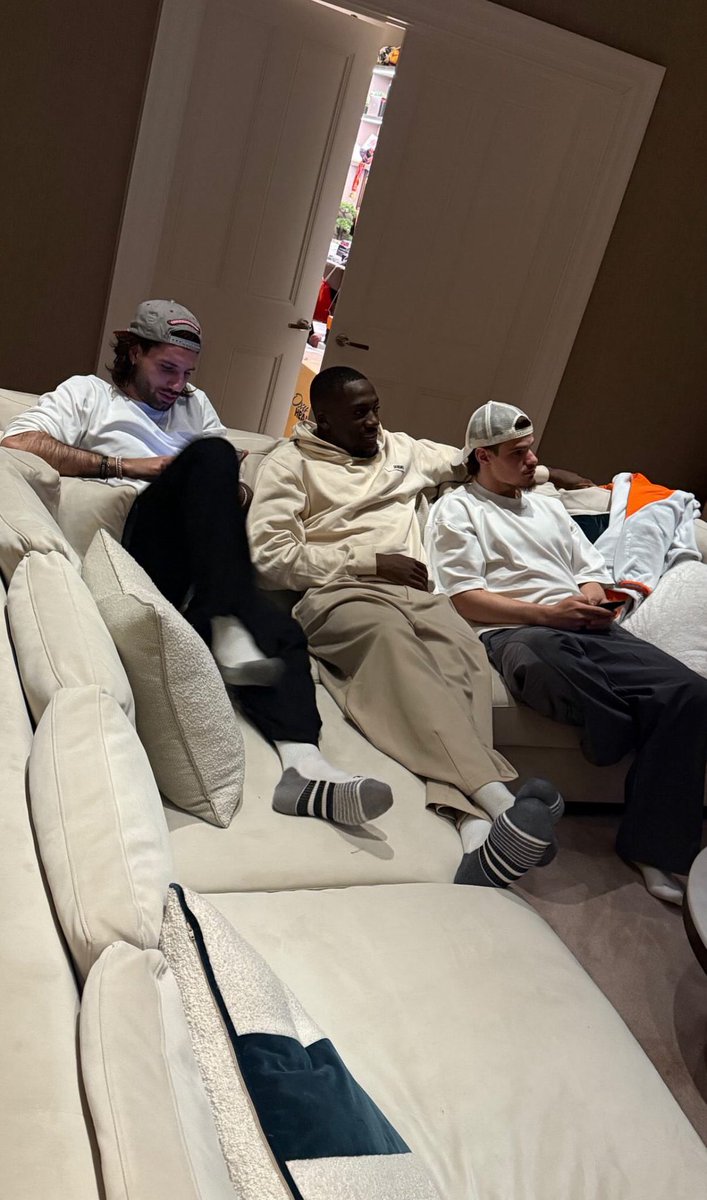 عمرو tweet media