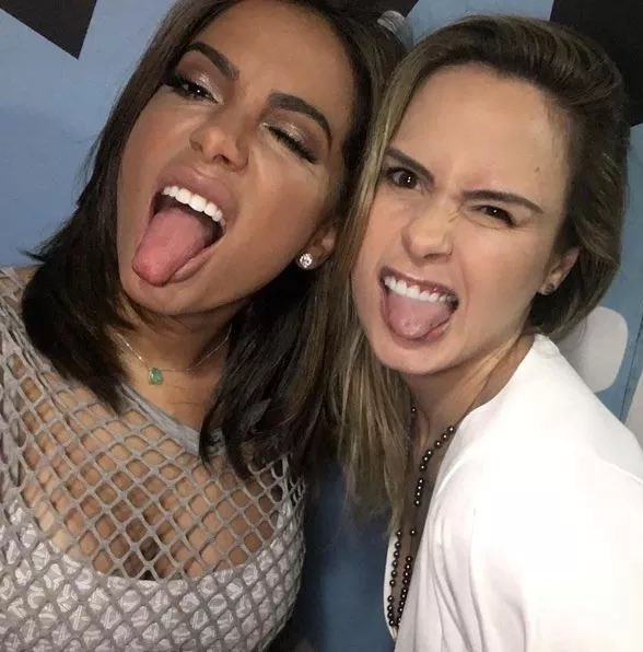 🚨ATENÇÃO ANITTERS!

Hoje, às 21H, vai rolar um MUTIRÃO #ForaBreno e pre-save de pinterest junto com a <a href="/qganapaula/">Central Da Bruxona 🧙🏼‍♀️</a>.

Contamos com todos vocês nessa união!