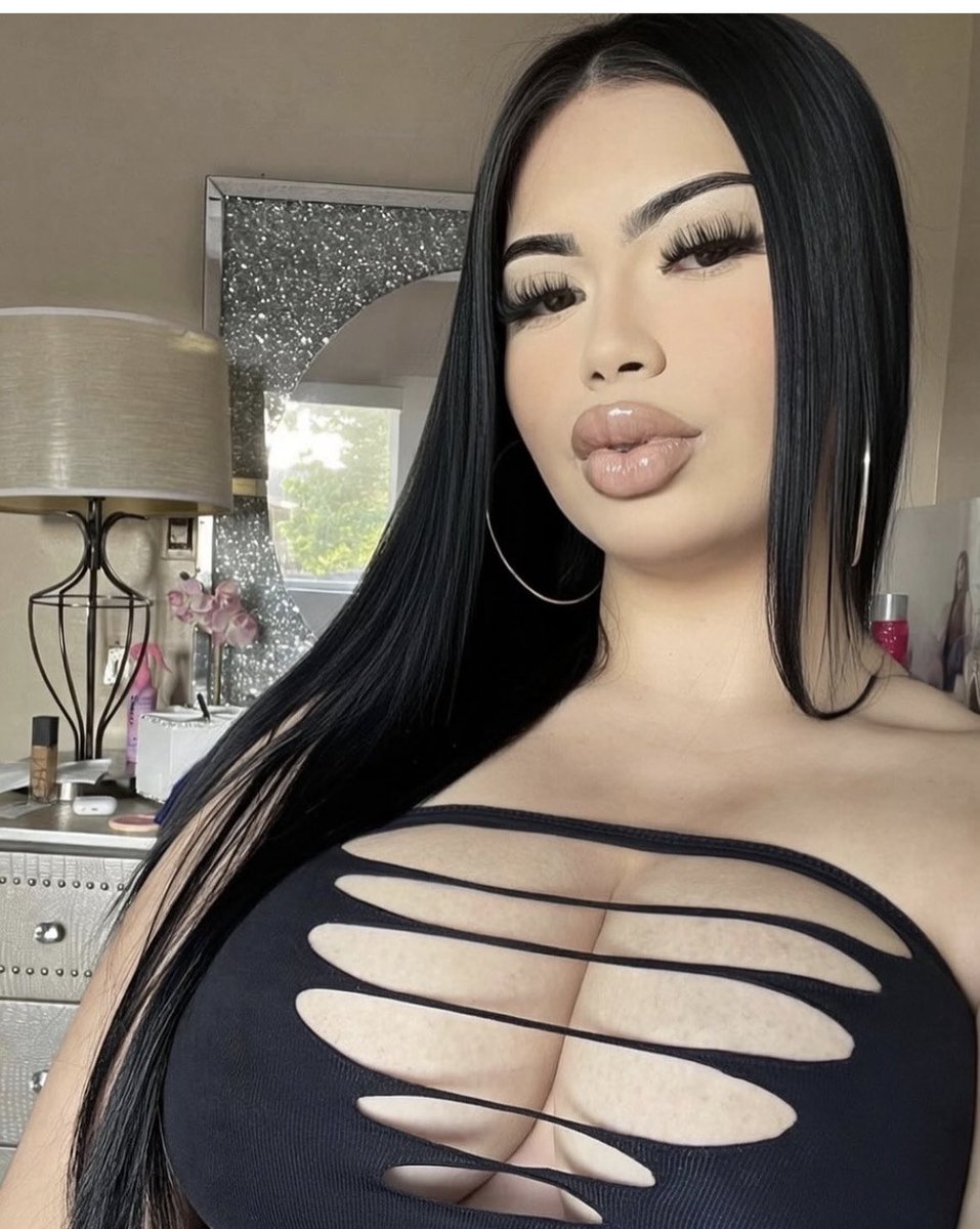 Msjankymexican's tweet photo. What do you think about the mommy milkers 🖤 https://t.co/A70iVB8Mol